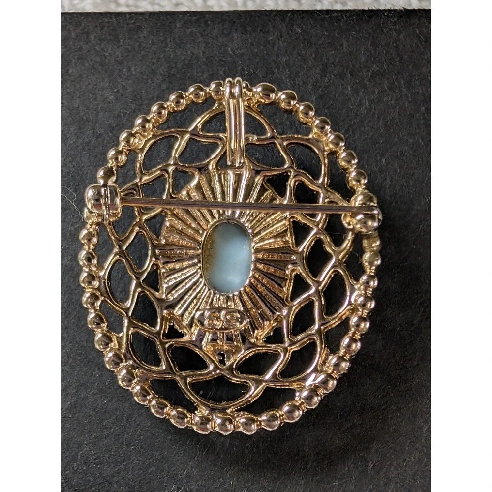 Vintage Sarah Coventry Blue Cameo Oval Pin Brooch Clip On Earring Set Filigree